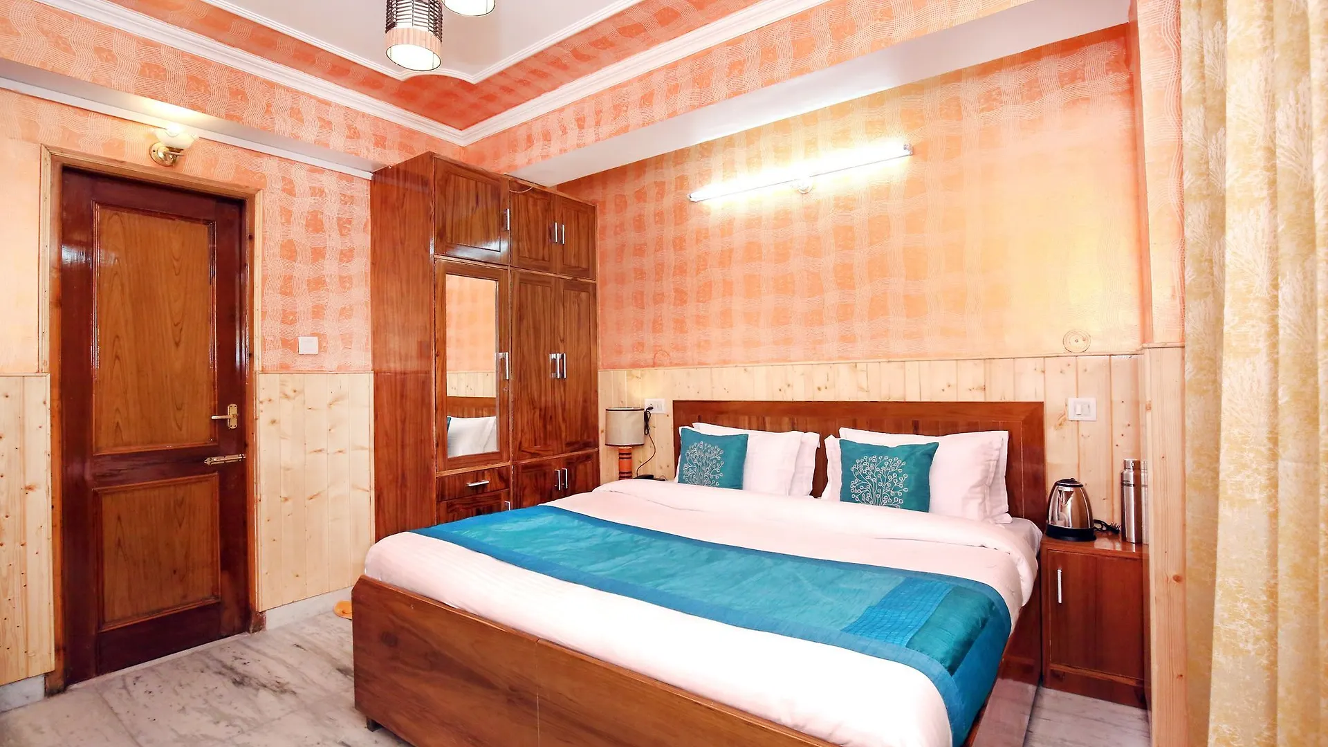 Oyo Home 10410 Mountain View Rooms Panthaghati Shimla 2*,  India