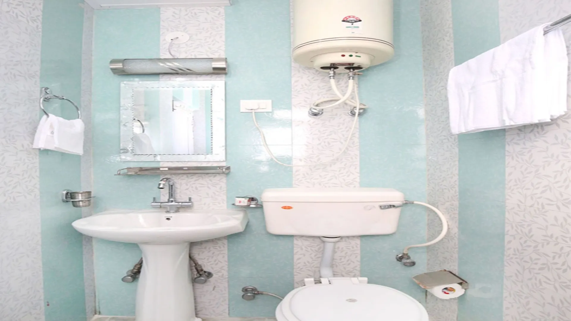 ** Hotel Oyo Home 10410 Mountain View Rooms Panthaghati Shimla India